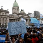 Manifestantes en contra de la legalización del aborto, ayer en Buenos Aires/ Ap