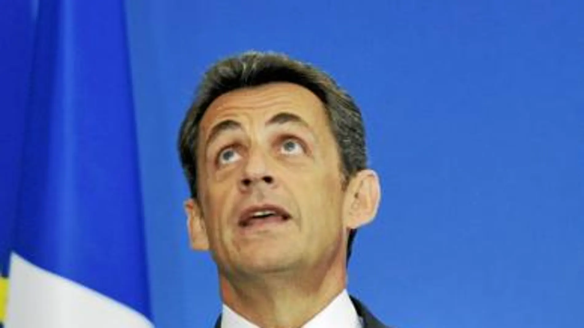 Al cumplirse su tercer aniversario en el Elíseo, Sarkozy se dispone a retrasar el ritmo de las reformas para recuperar la popularidad perdida