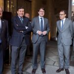 Fernández Carriedo abre la jornada en Salamanca junto al alcalde Fernández Mañueco; el rector Ricardo Rivero; el vicerrector de Política Académica, Enrique Cabero; y Francisco Javier Maestro, director del Instituto de Salud y Bienestar