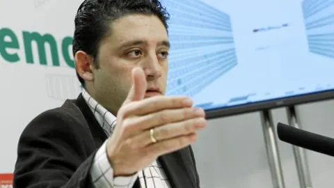 El vicesecretario de los socialistas andaluces, Rafael Velasco, aboga por el recorte salarial de los alcaldes