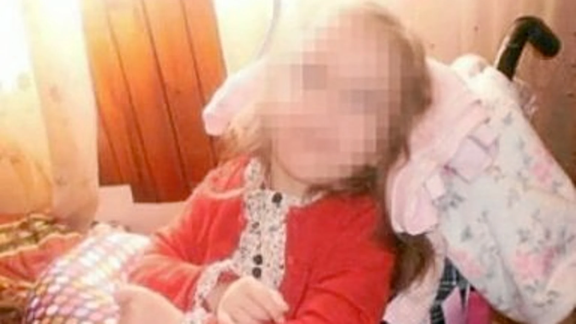 Andrea, la pequeña de 12 años ingresada en el Hospital de Santiago, en una imagen mostrada por Antena 3