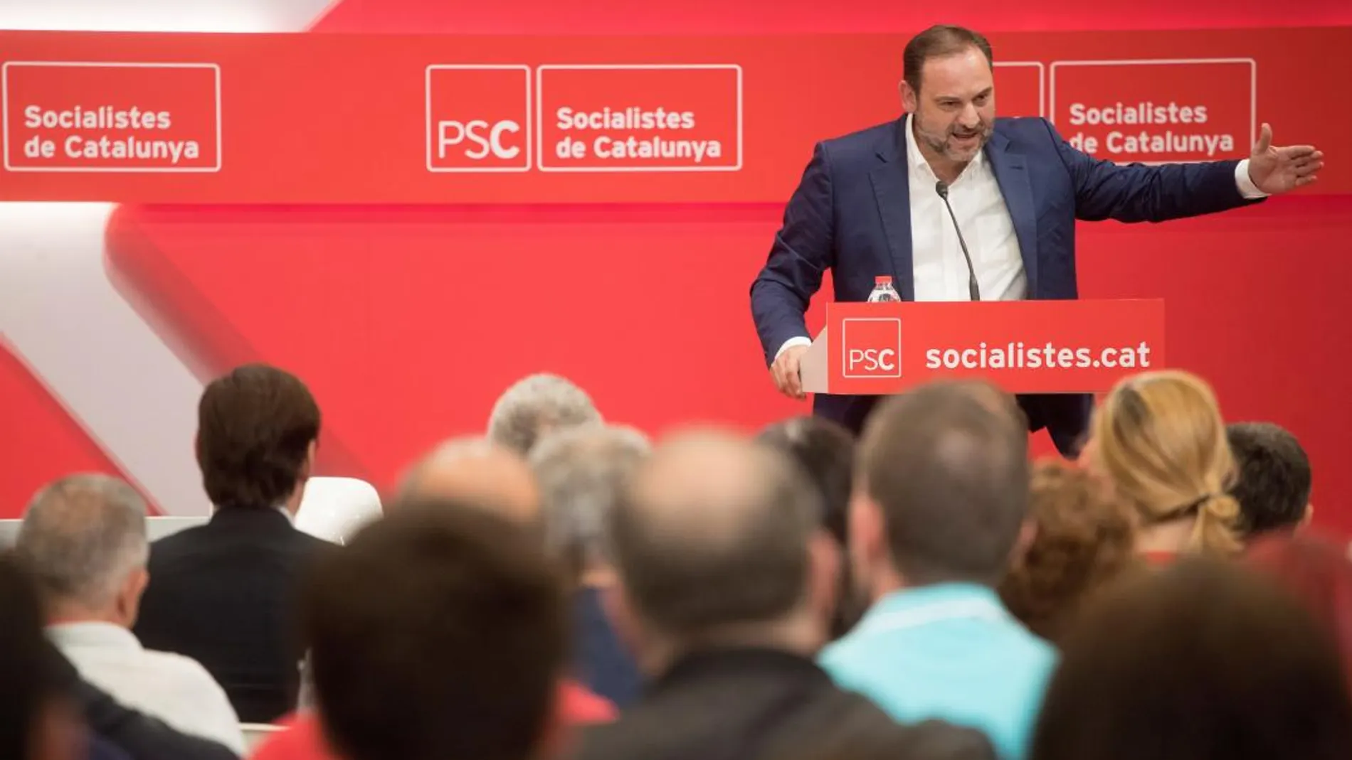 El ministro de Fomento y secretario de Organización del PSOE, José Luis Ábalos interviene en la Escuela de Formación del PSC, en Barcelona / Foto: Efe