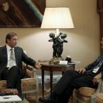Reunión del presidente de Portugal Anibal Cavaco Silva (d) y Pedro Passos Coelho