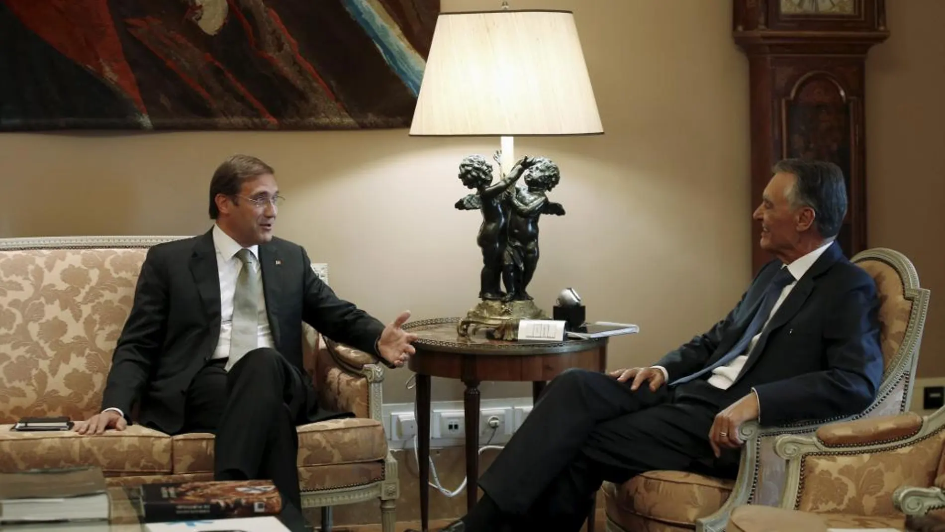 Reunión del presidente de Portugal Anibal Cavaco Silva (d) y Pedro Passos Coelho