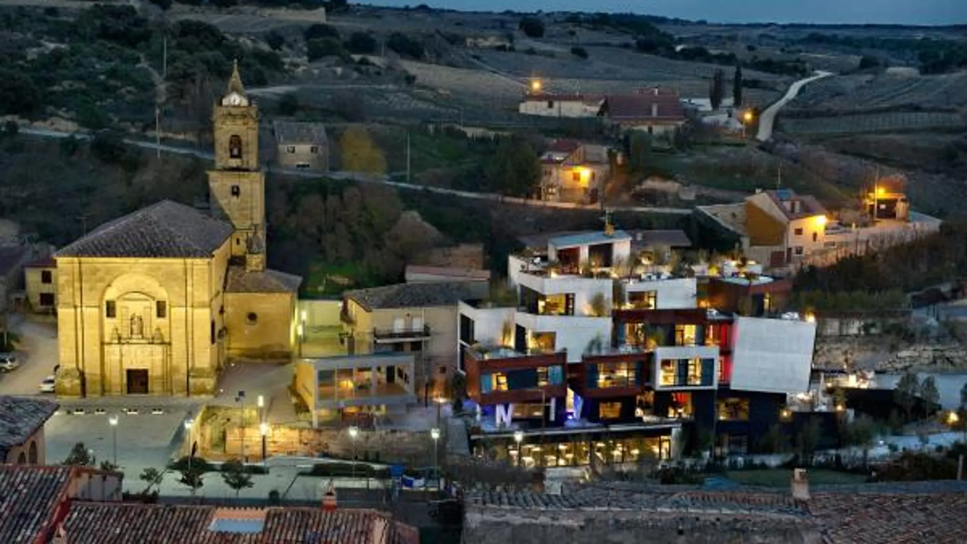 Vista exterior del hotel Viura, en la Rioja Alavesa