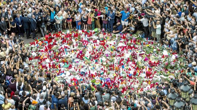 El memorial que recordó a las víctimas tras los atentados del 17A. Foto: Josep Lago / Shooting
