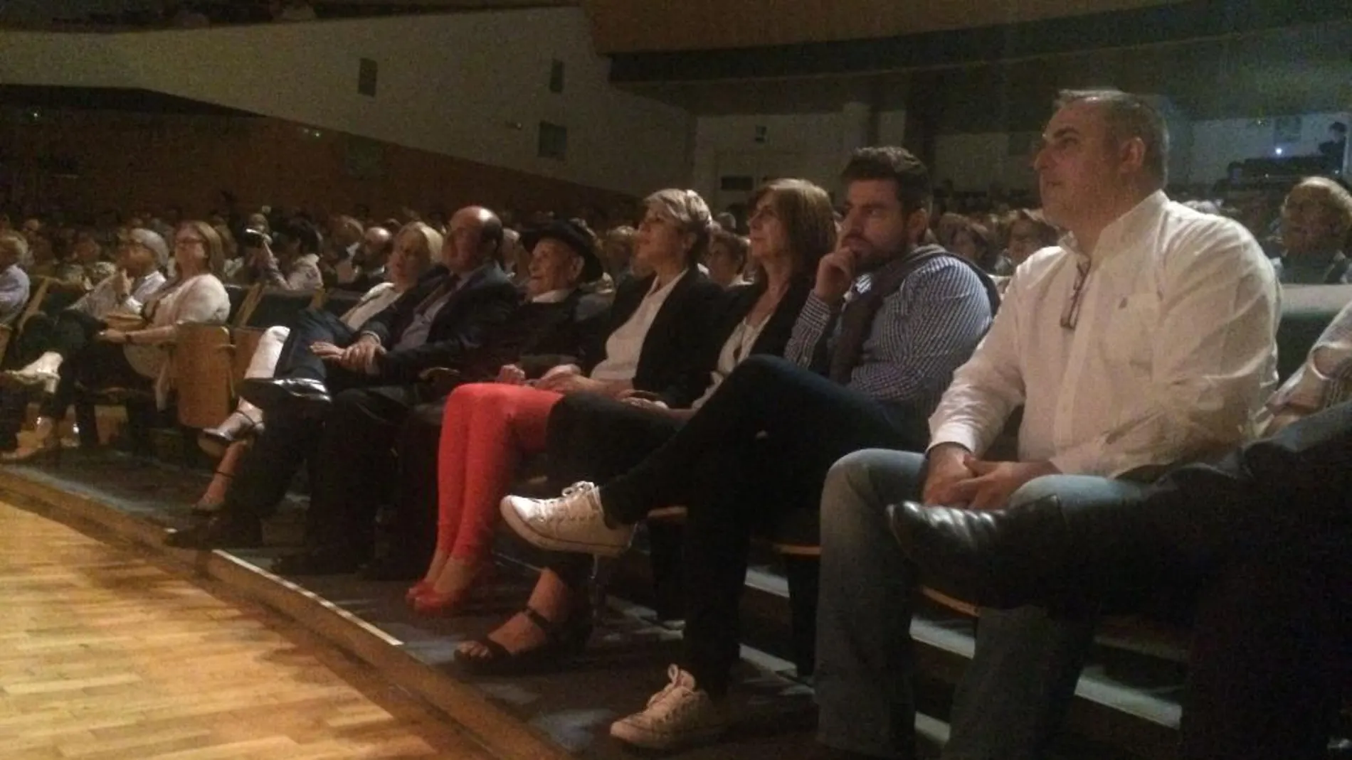 El presidente, Pedro Antonio Sánchez, junto al trovero tío Juan Rita en el Auditorio Víctor Villegas