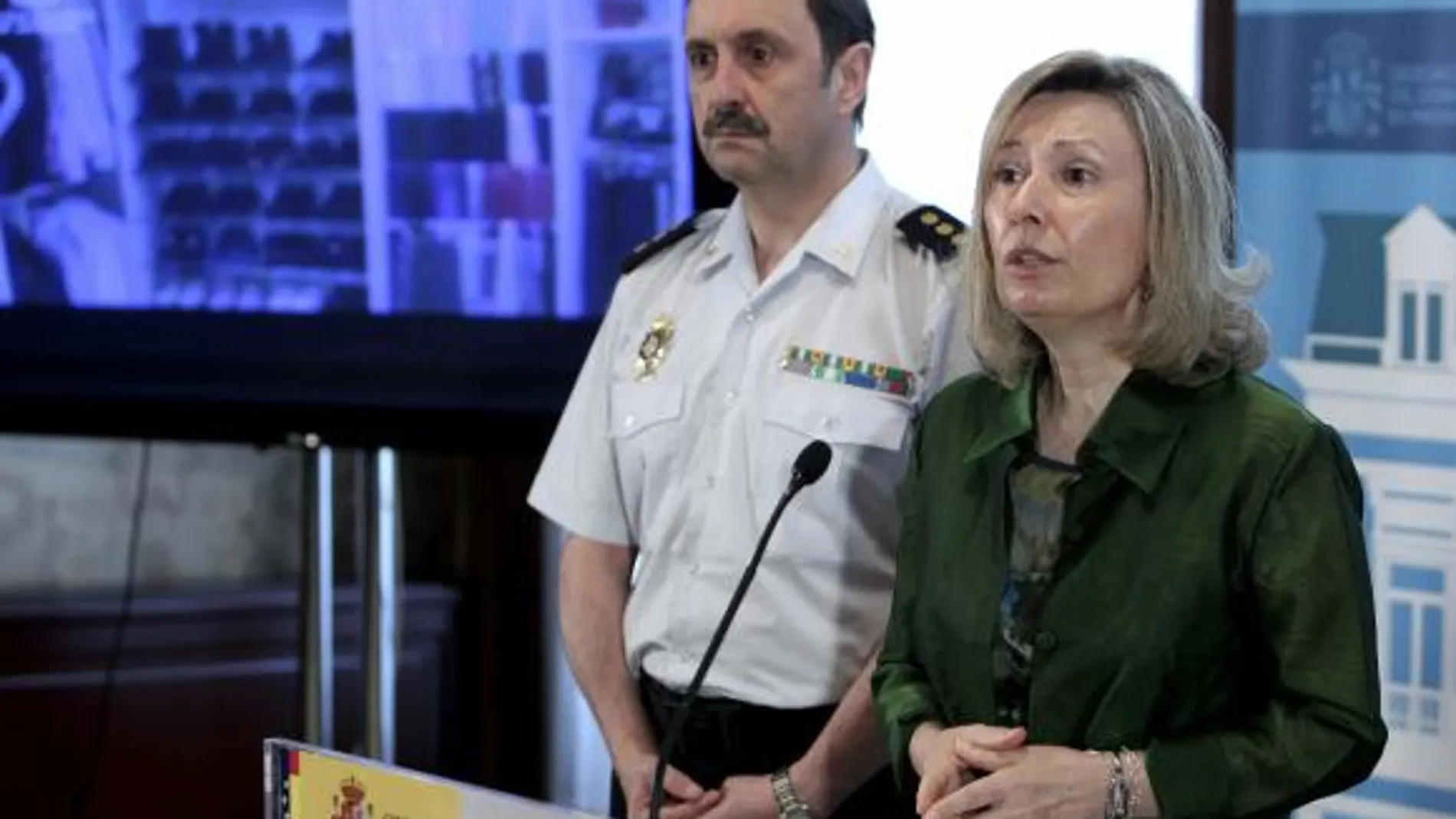 La delegada del Gobierno en Madrid, Amparo Valcarce, y el jefe superior de Policía, Carlos Rubio, informaron de la operación