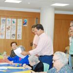 El consejero Bascuñana durante su visita a las residencias de mayores