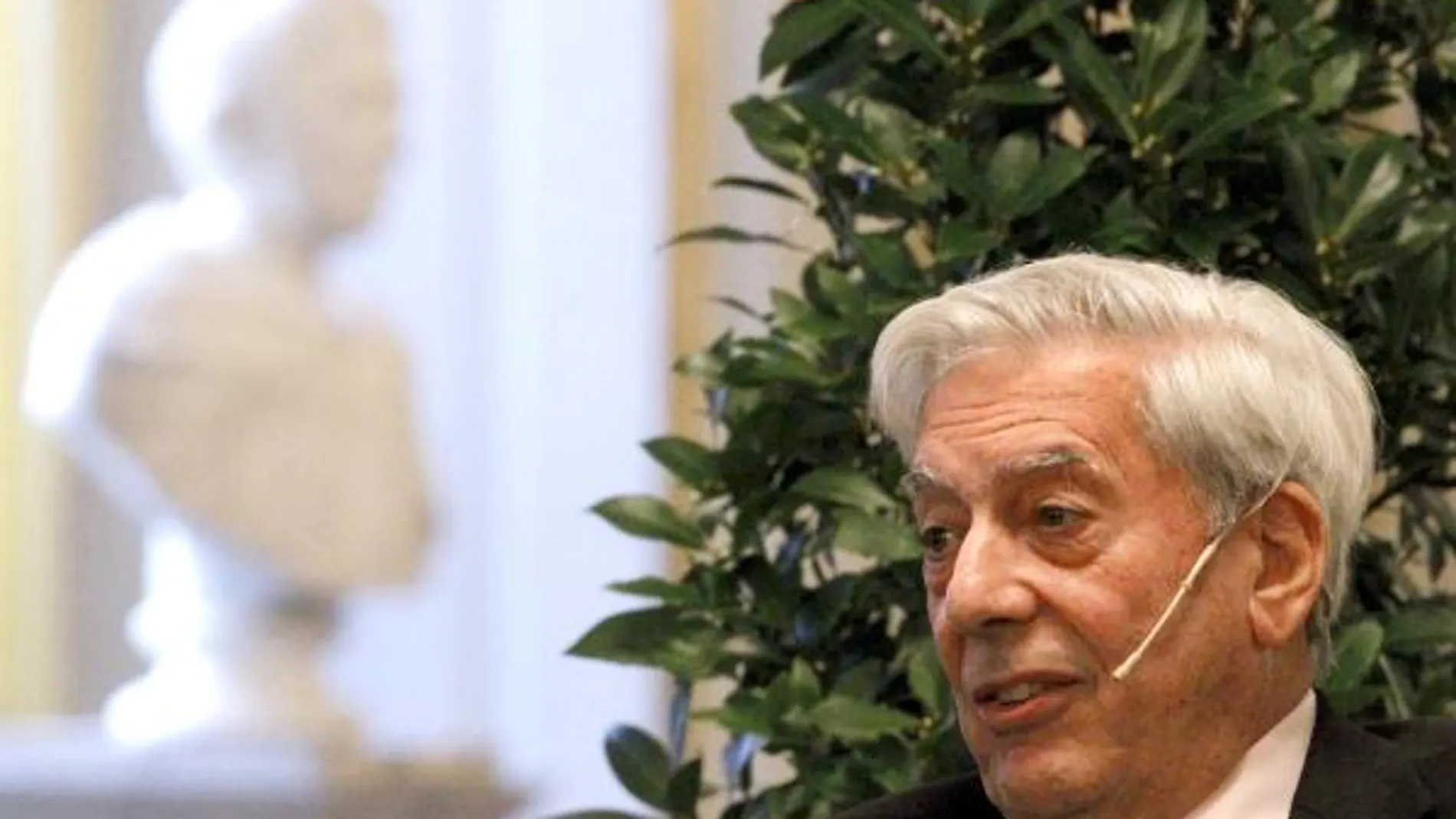 Vargas Llosa: «No me voy a dejar enterrar por el Nobel»
