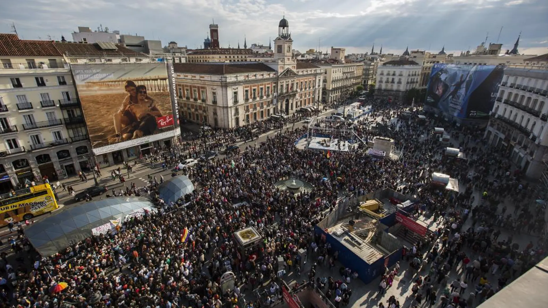 La Puerta del Sol repleta de manifestantes en recuerdo del quinto aniversario del 15M.