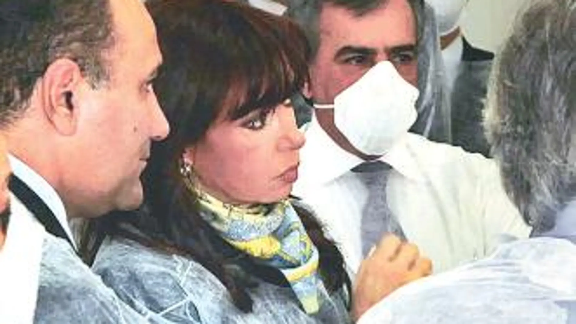 La presidenta argentina visita un hospital con afectados en Buenos Aires