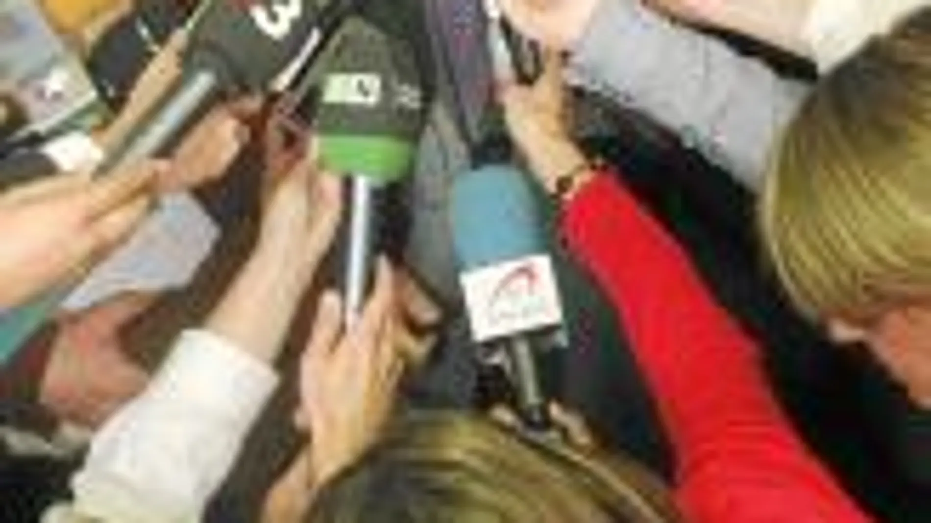 Duran Lleida atiende a los medios tras reunirse con los sindicatos