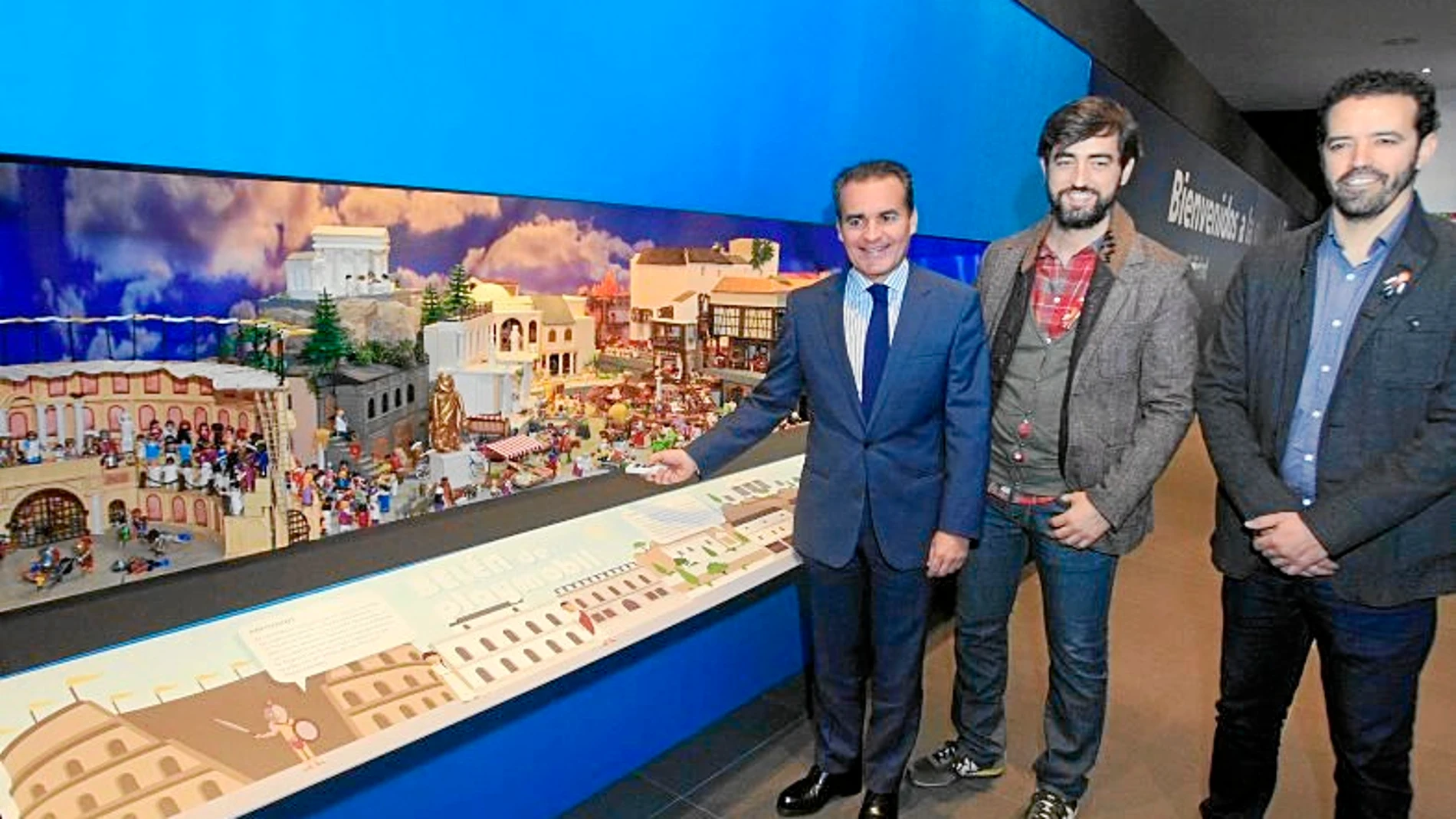 La Caixa abre su «Belén de Playmobil» con 3.000 piezas en su oficina principal
