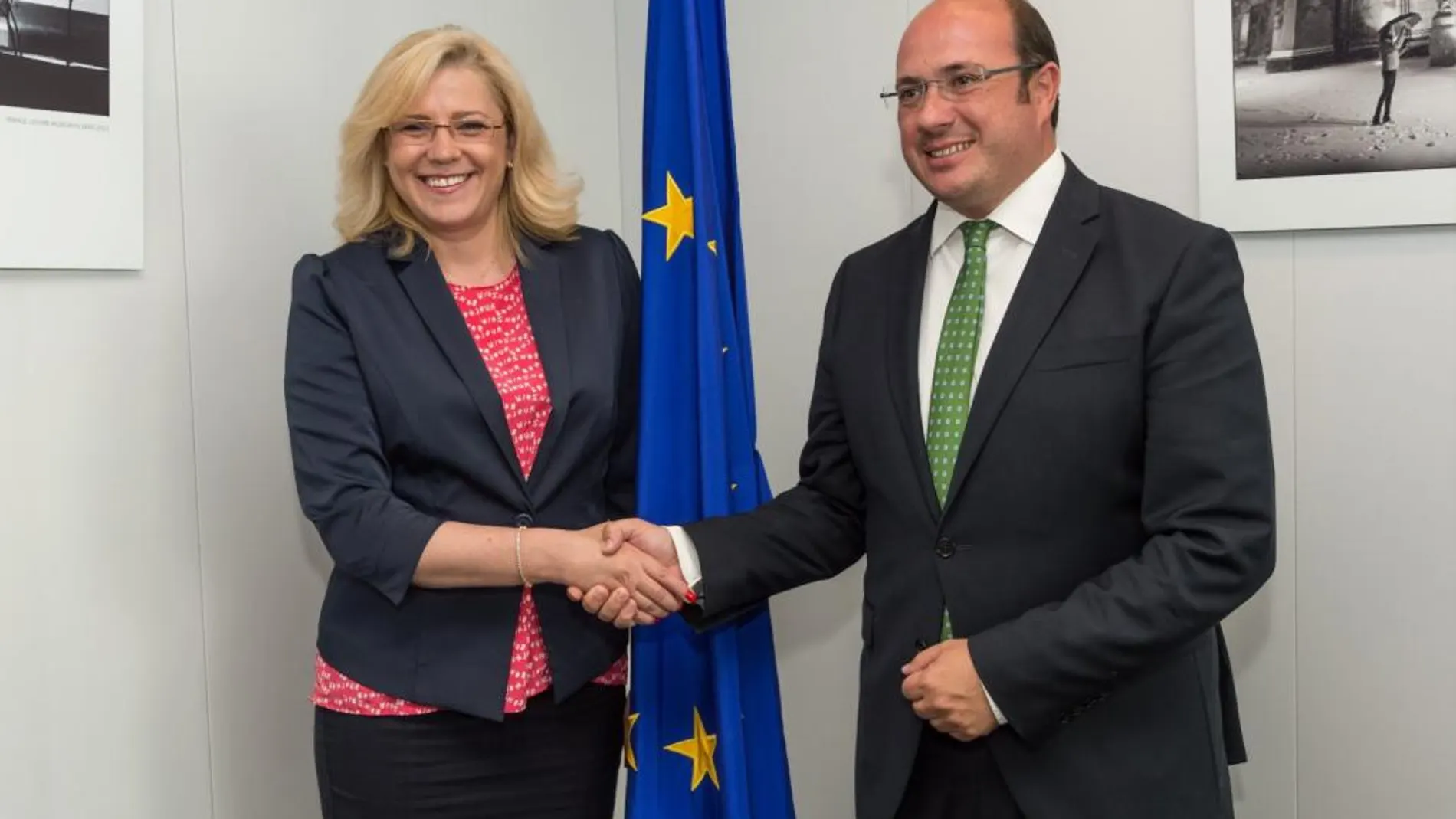 El jefe del Ejecutivo regional, Pedro Antonio Sánchez, se reunió ayer en Bruselas con la comisaria europea, Corina Cretu