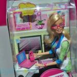 Barbie, obligada a cambiar su anticuado móvil por un iPhone