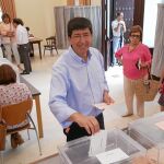 El líder regional de C’s ejerció su derecho al voto en Sanlúcar de Barrameda