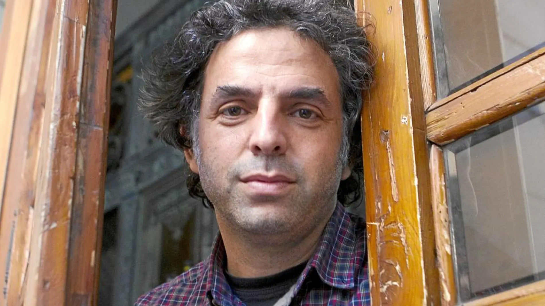 Edgar Keret pasó por Barcelona para presentar los 34 cuentos de «De sobte truquen a la porta»