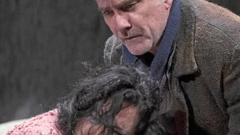 Ángel Ódena junto a Milagros Martín, durante los ensayos de «Juan José»