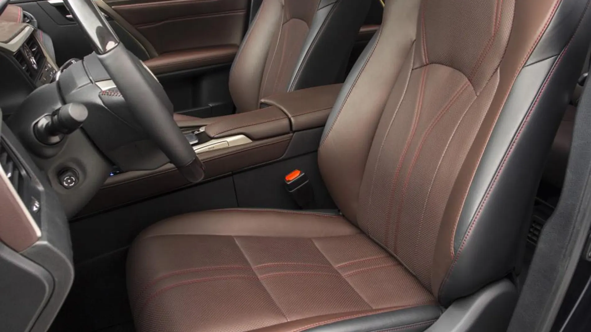 El interior destaca por la calidad de sus materiales.