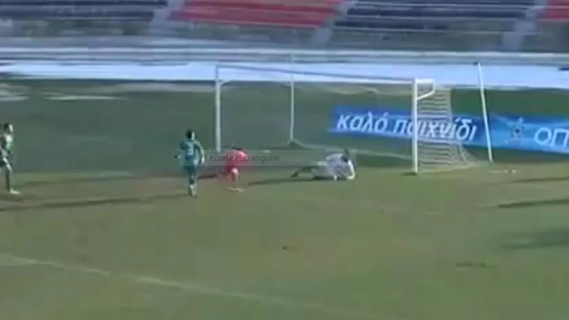 La peor delantera del año: tres disparos al palo para perder el partido