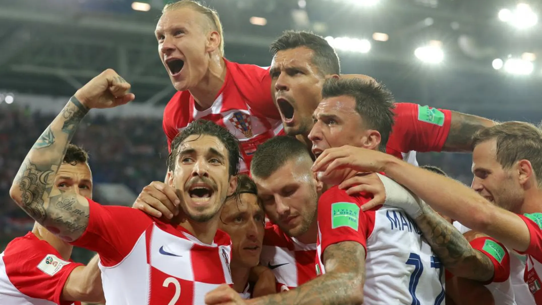 Los jugadores croatas celebran uno de los dos goles anotados a Nigeria / Efe