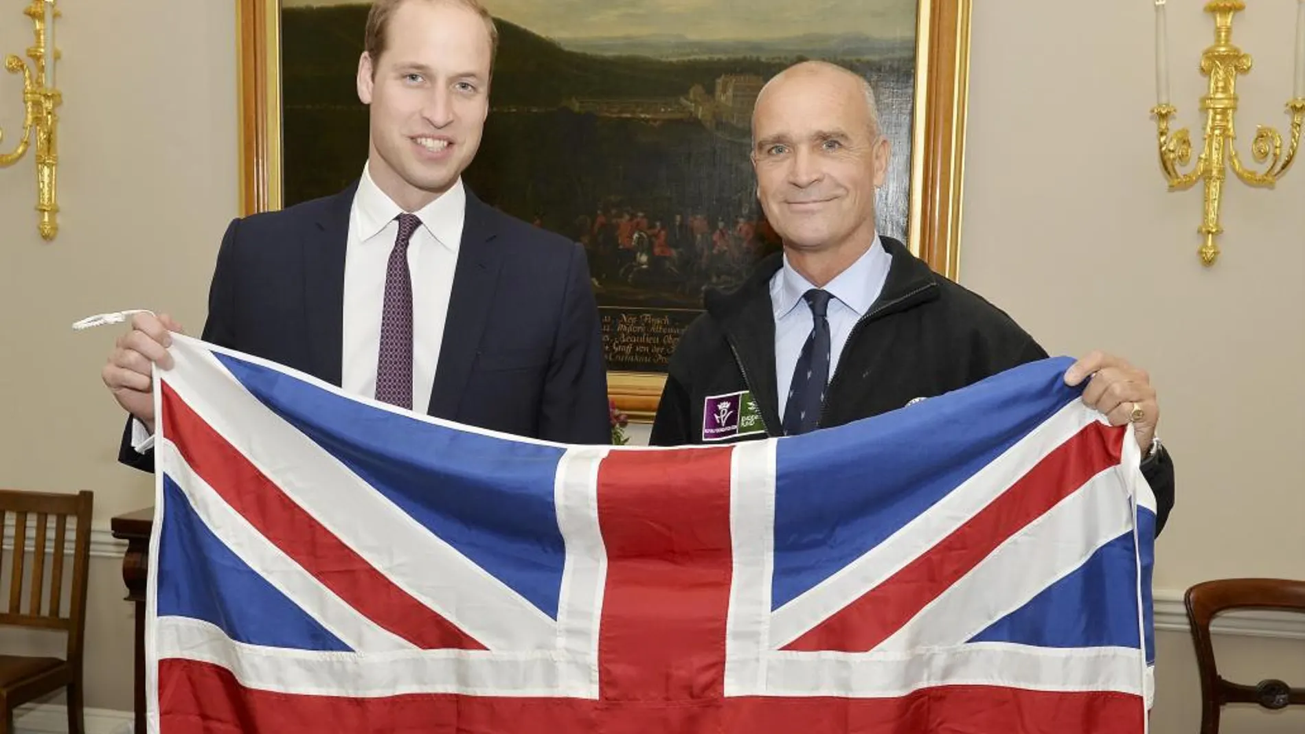 El principe Guillermo de Inglaterra posa con Henry Worsley en una imagen de octubre de 2015