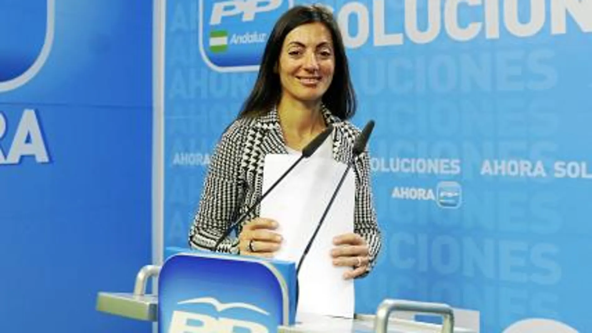 La portavoz de los populares andaluces, Rosario Soto, en la sede regional del partido en Sevilla