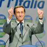  Fini exige a Berlusconi que dimita