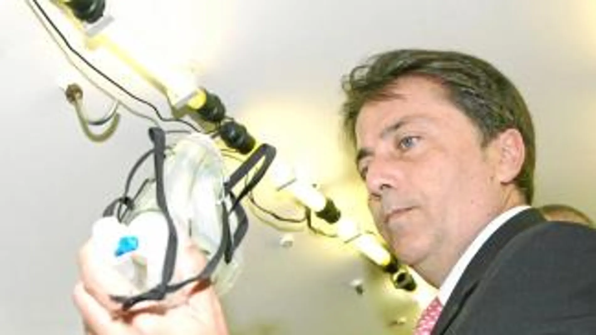 Manuel Cervera en su visita al Hospital General de Castelló