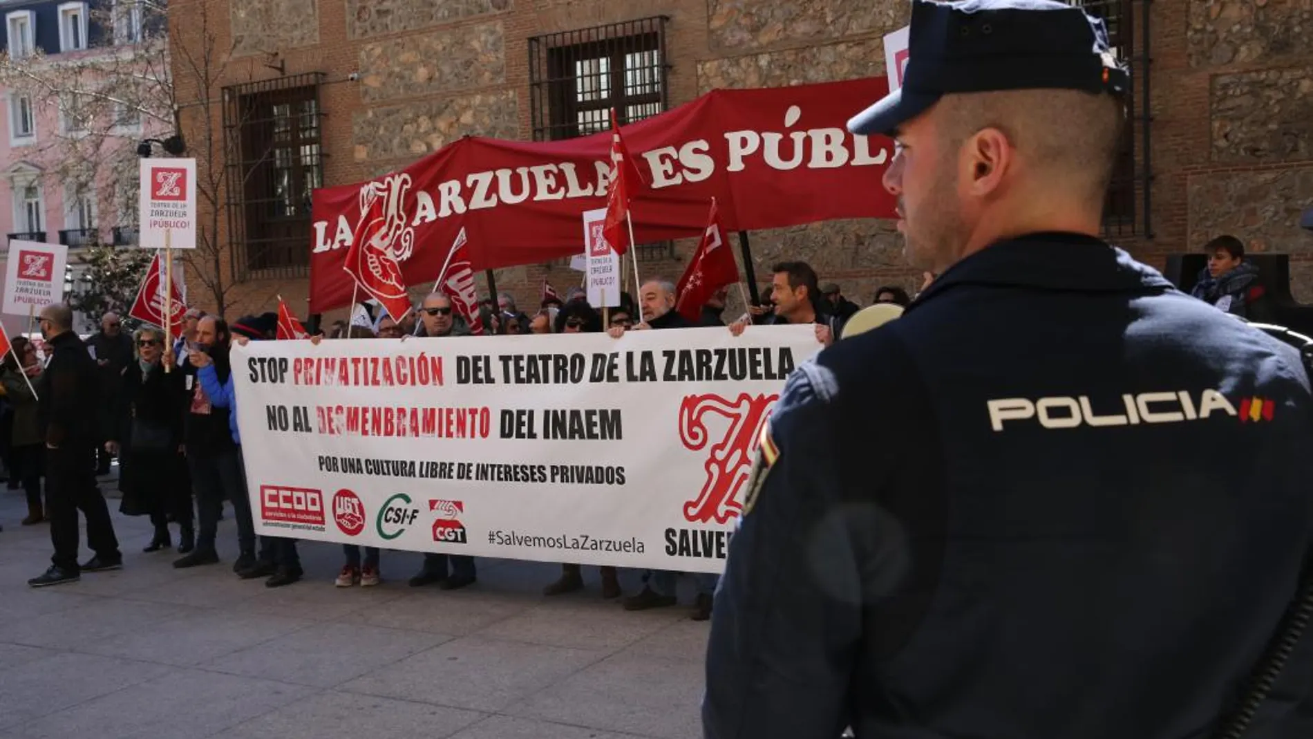 Manifestación en contra de la fusión del Teatro de la Zarzuela y el Real. RUBEN MONDELO