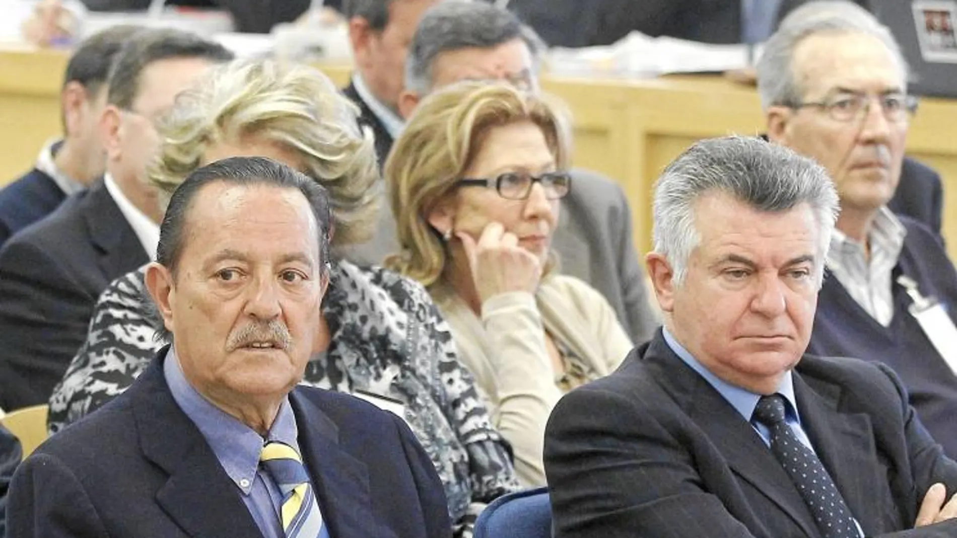 Julián Muñoz y Juan Antonio Roca, durante el proceso judicial por el «caso Saqueo II»