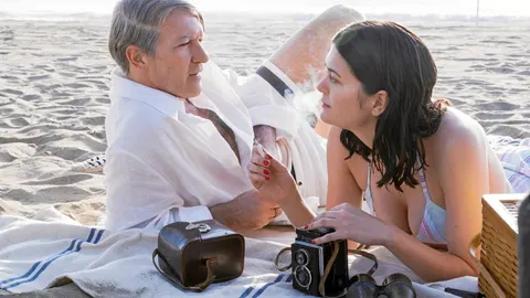 Antonio Banderas, junto a Samantha Colley, que interpreta a Dora Maar