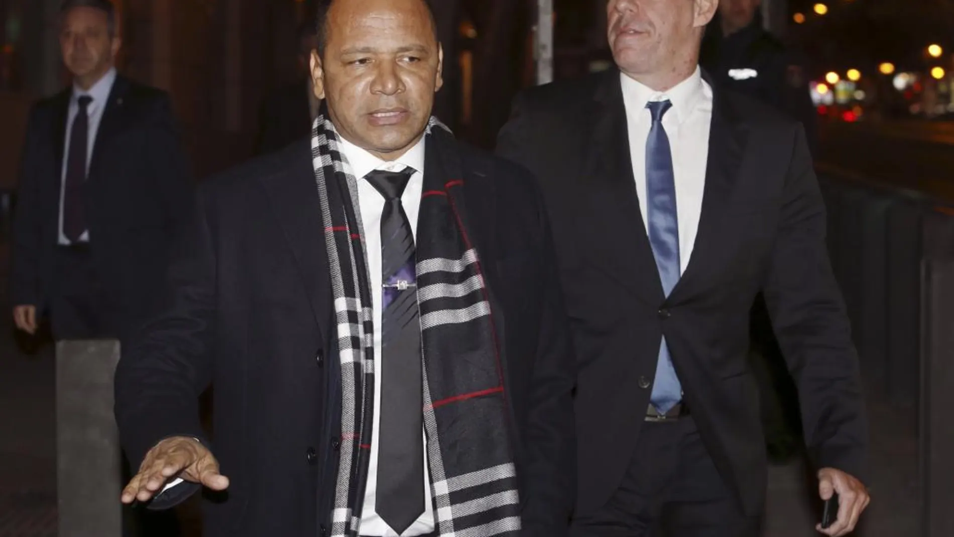 Neymar da Silva Santos padre del delantero brasileño Neymar Jr., a su salida de la Audiencia Nacional