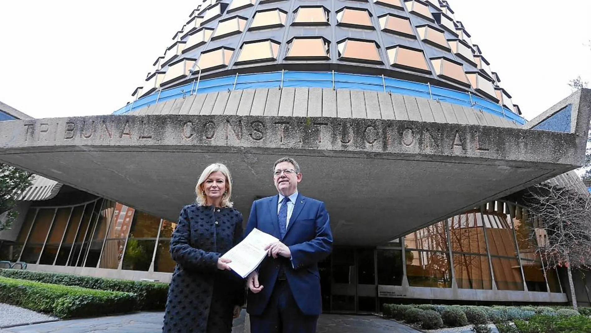 El presidente de la Generalitat, Ximo Puig, junto a la consellera Bravo ante el Tribunal Superior de Justicia