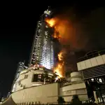  Un incendio devora un rascacielos de Dubai