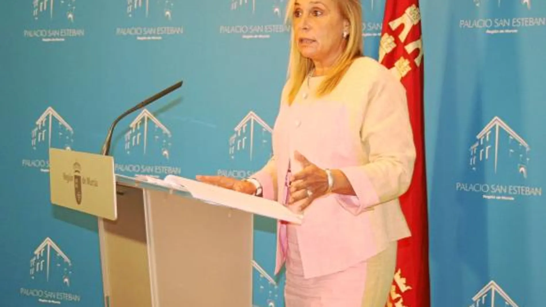 La consejera de Presidencia, María Pedro Reverte, da a conocer los asuntos aprobados en el Consejo