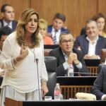 La presidenta de la Junta, ayer en el Pleno respondiendo a las preguntas de la oposición