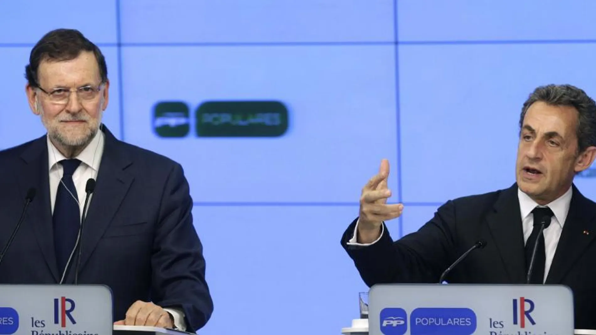 El presidente del Gobierno, Mariano Rajoy, y el expresidente francés y presidente del partido Los Republicanos, Nicolás Sarkozy