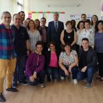 Algunos de los participantes con el alcalde de Ávila, José Luis Rivas; la portavoz de la Fundación santa María la Real, Soraya de las Sías y la de Telefónica, Elena Ayuda