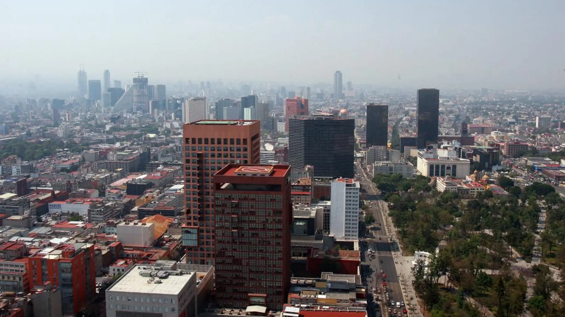 Panorámica de una parte de la zona urbana, este lunes 15 de junio, de Ciudad de México (México)