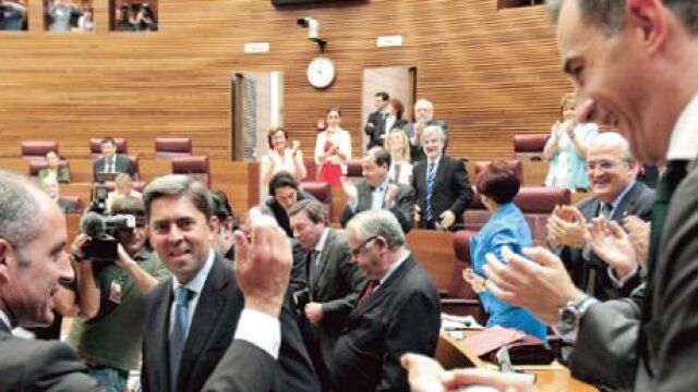 Camps se reafirma en el Parlamento