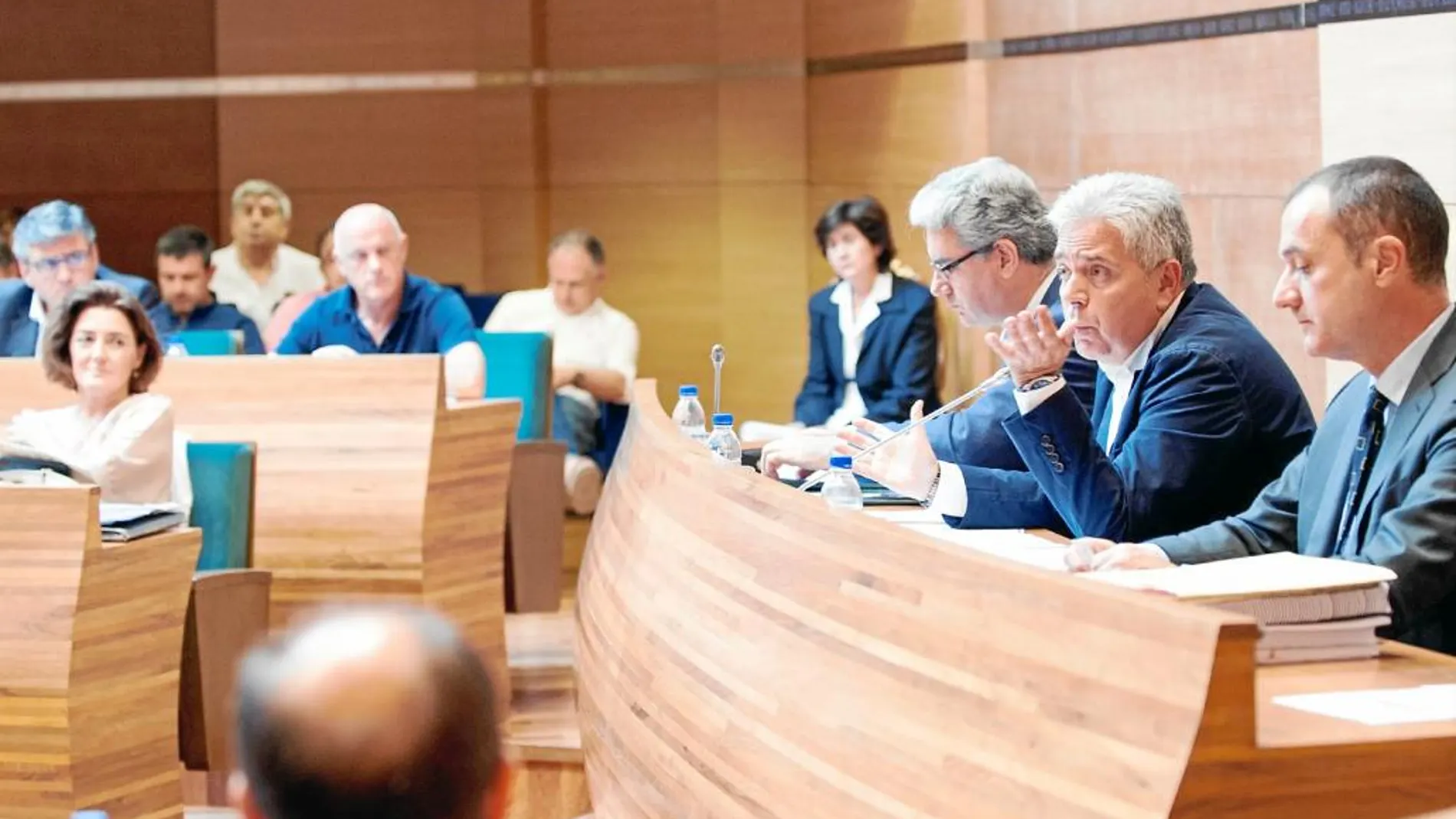 La Diputación aprobó en un pleno extraordinario, con la abstención del PSPV, las cuentas del mandato 2014