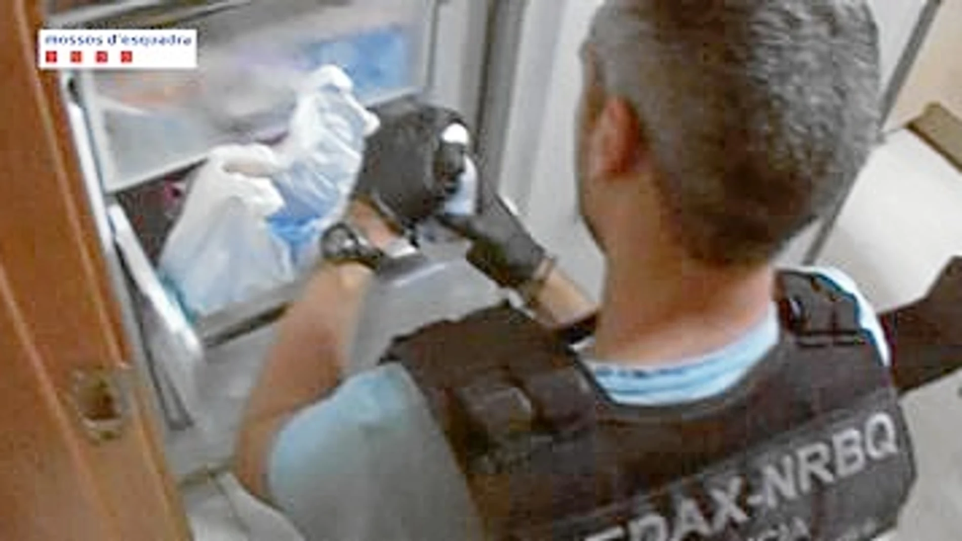 Escogían siempre cajeros automáticos exteriores y en calles anchas, para que el ruido de la explosión fuera menor que en vías estrechas. No obstante, los vecinos eran alertados por las deflagraciones. Las explosiones no afectaban a los edificios, pero sí que desplazaban hasta nueve metros las puertas traseras de los cajeros automáticos.