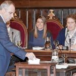 Ballesta tomó ayer posesión como alcalde de Girona tras repetir el acto por un defecto de forma
