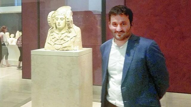 El conseller de Educación, Vicent Marzà, durante una visita reciente a la Dama de Elche