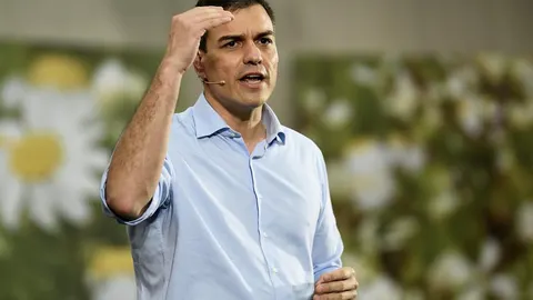Pedro Sánchez, durante un acto preelectoral del partido en Torrelavega.