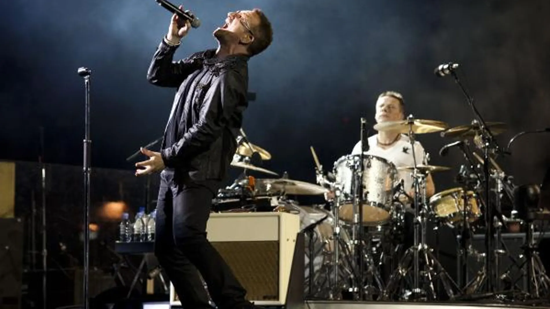 El cantante de U2, Bono, operado de urgencia