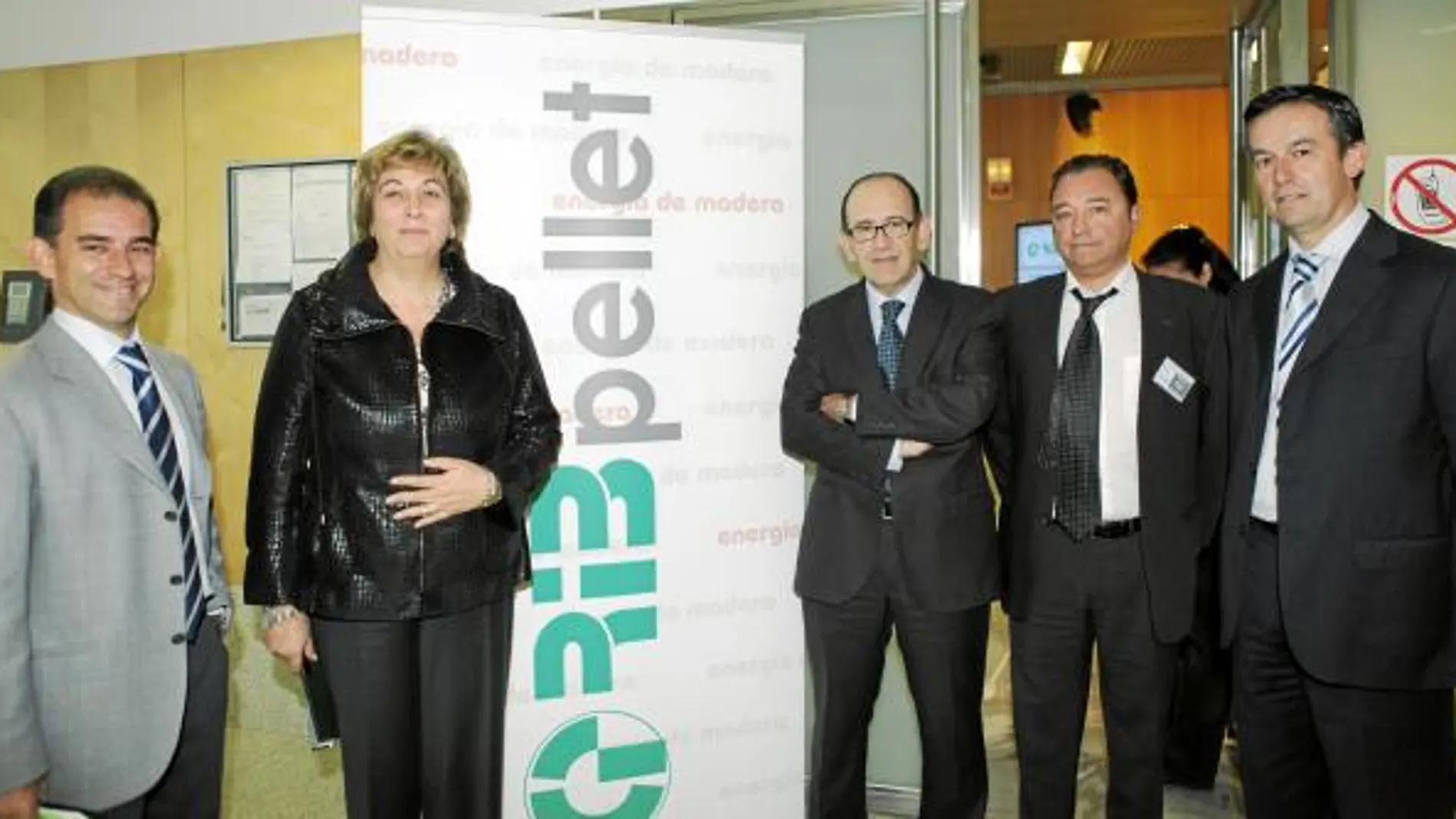 María Jesús Ruiz, Jiménez y los representantes de la nueva planta