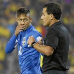 Neymar y Enrique Ossés, el árbitro al que insultó